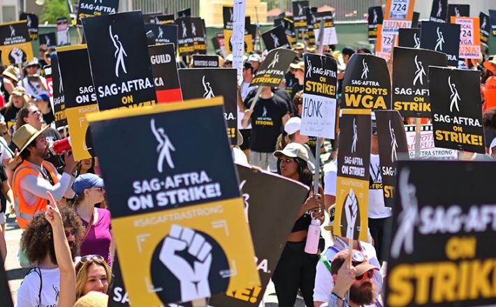 APP_PHOTO_OnStrike_v2